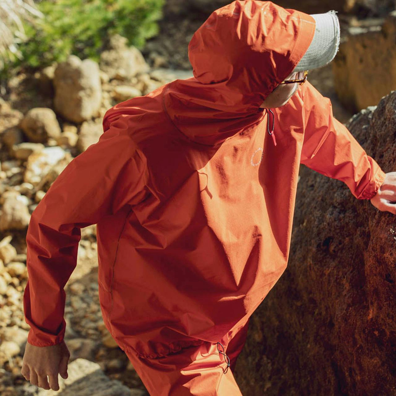 UL All-weather Hoody<br>9/8(木)10:00から24時間<br>オンラインショップで抽選販売受付